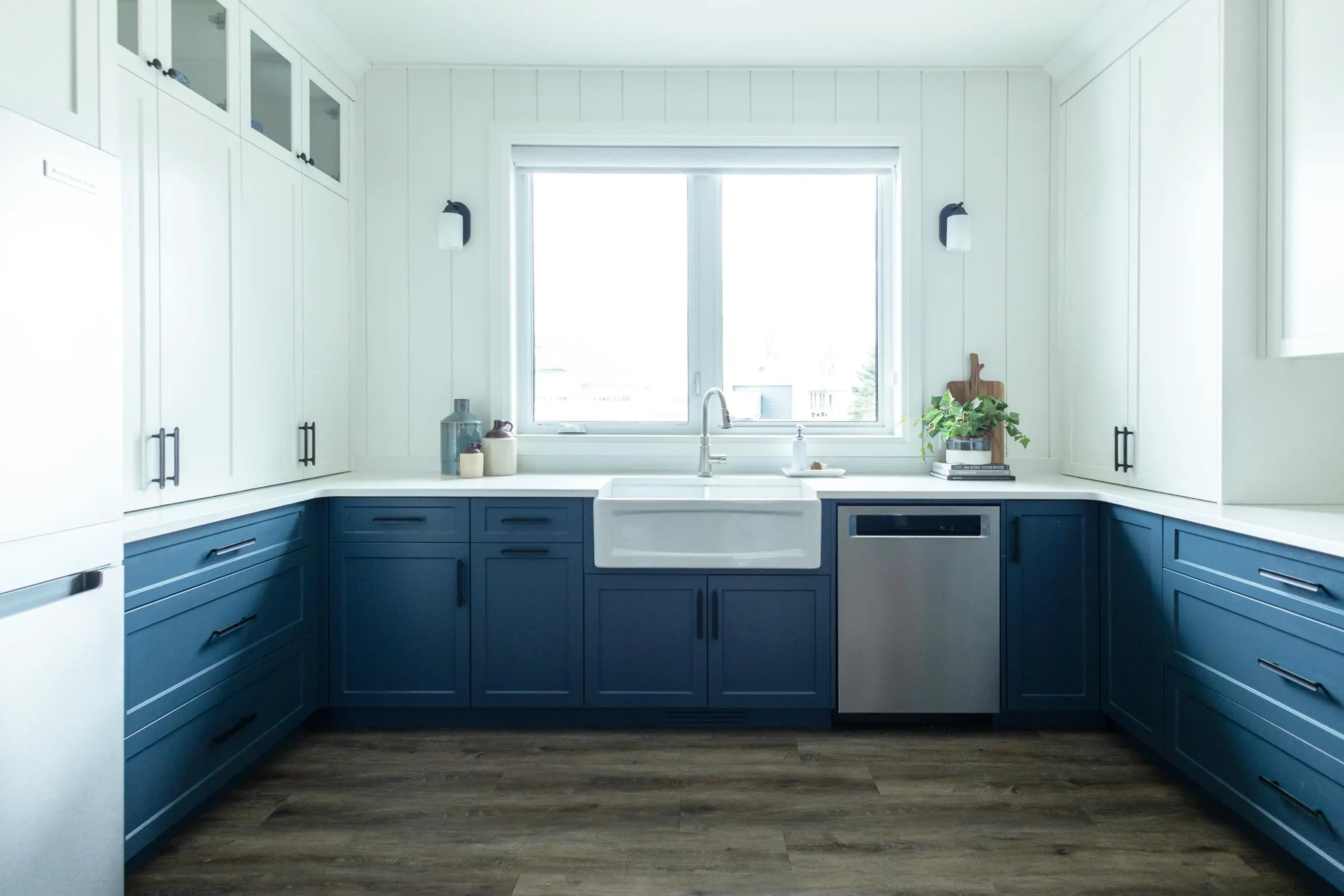 Stained maple kitchen with backsplash and sink cabinetry by Heirlooms Custom Cabinetry