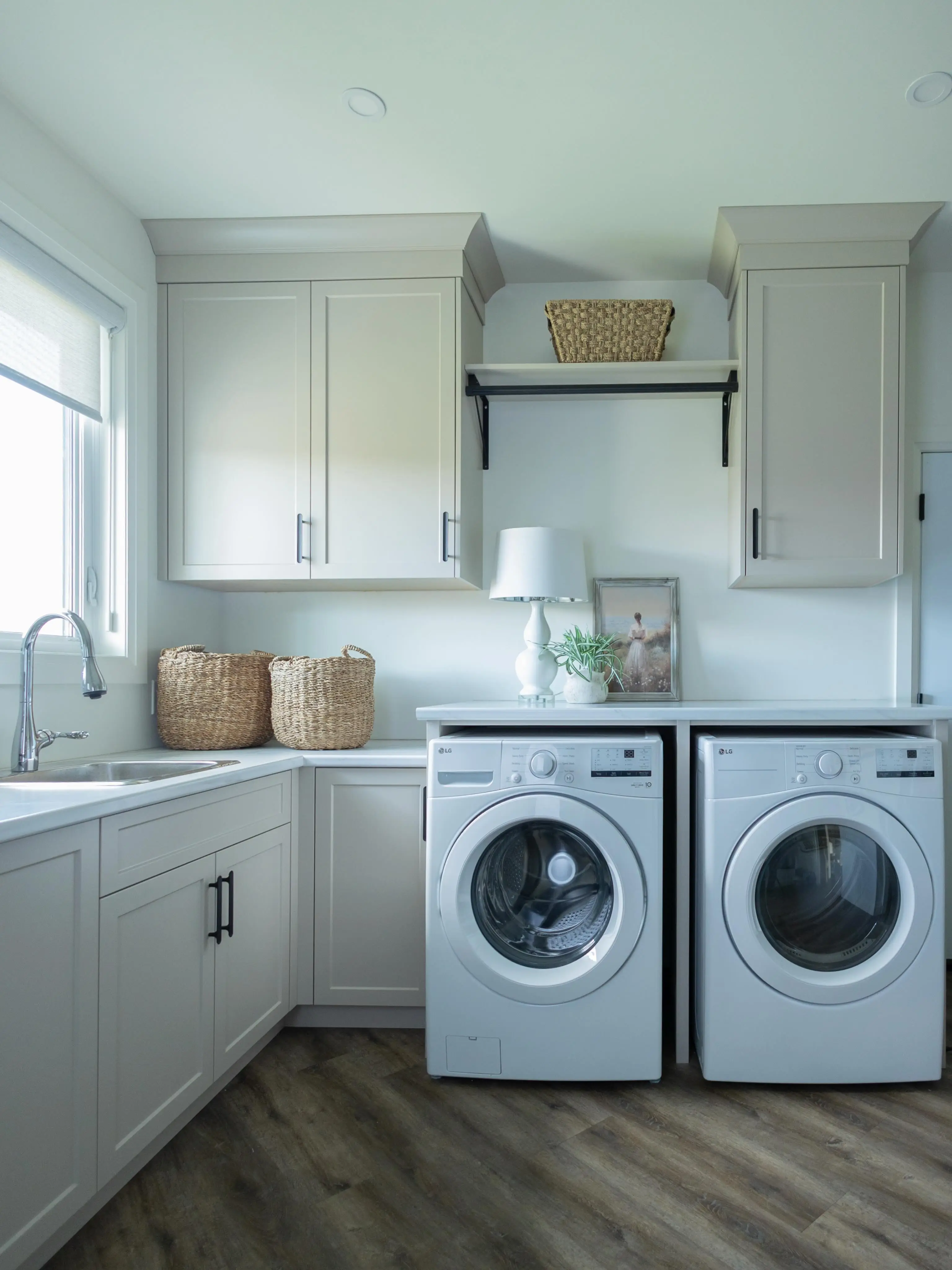 Stone Shelf Laundry - Image 1