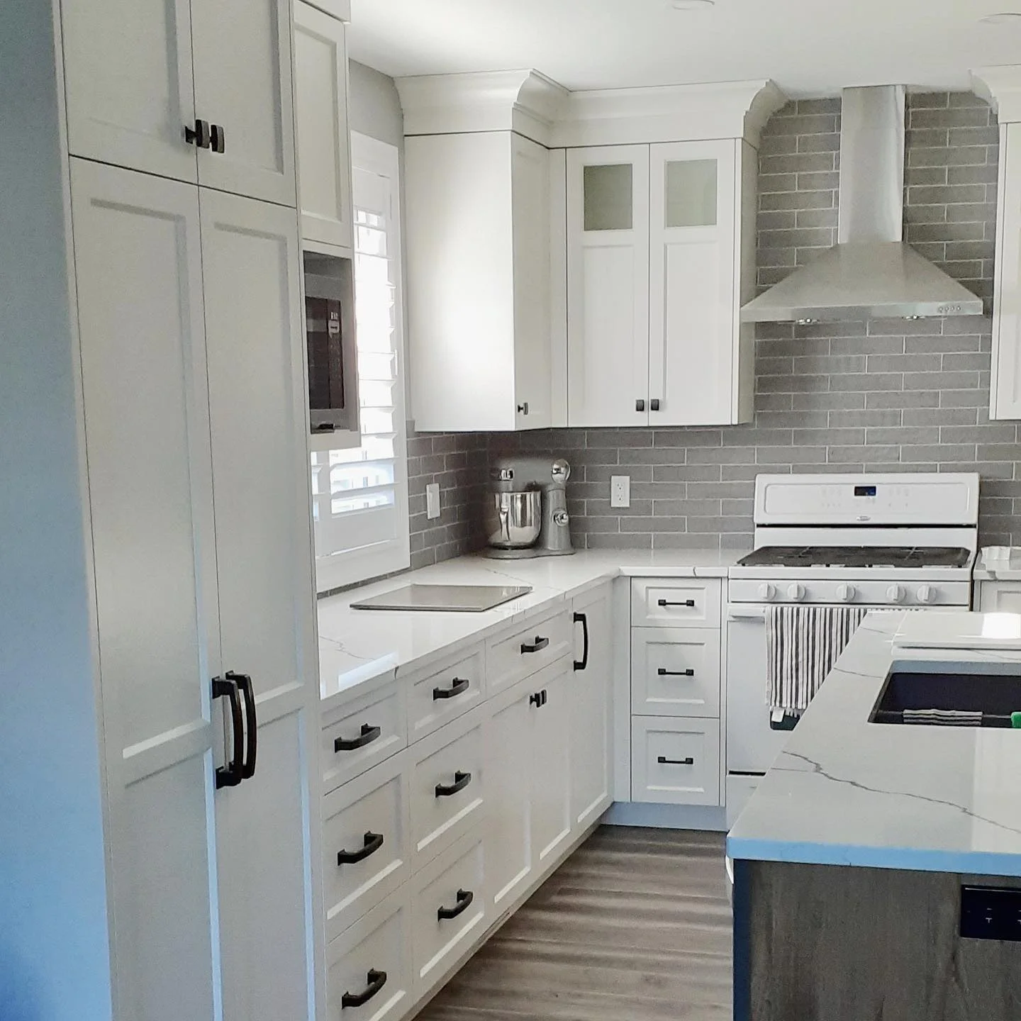 Maple Island Kitchen - Image 1