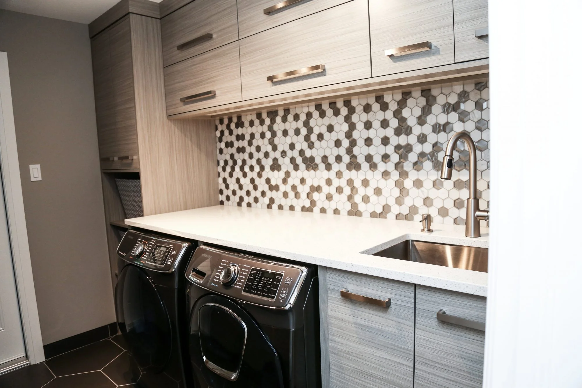 Minimalist Concrete Pulls Laundry - Image 1