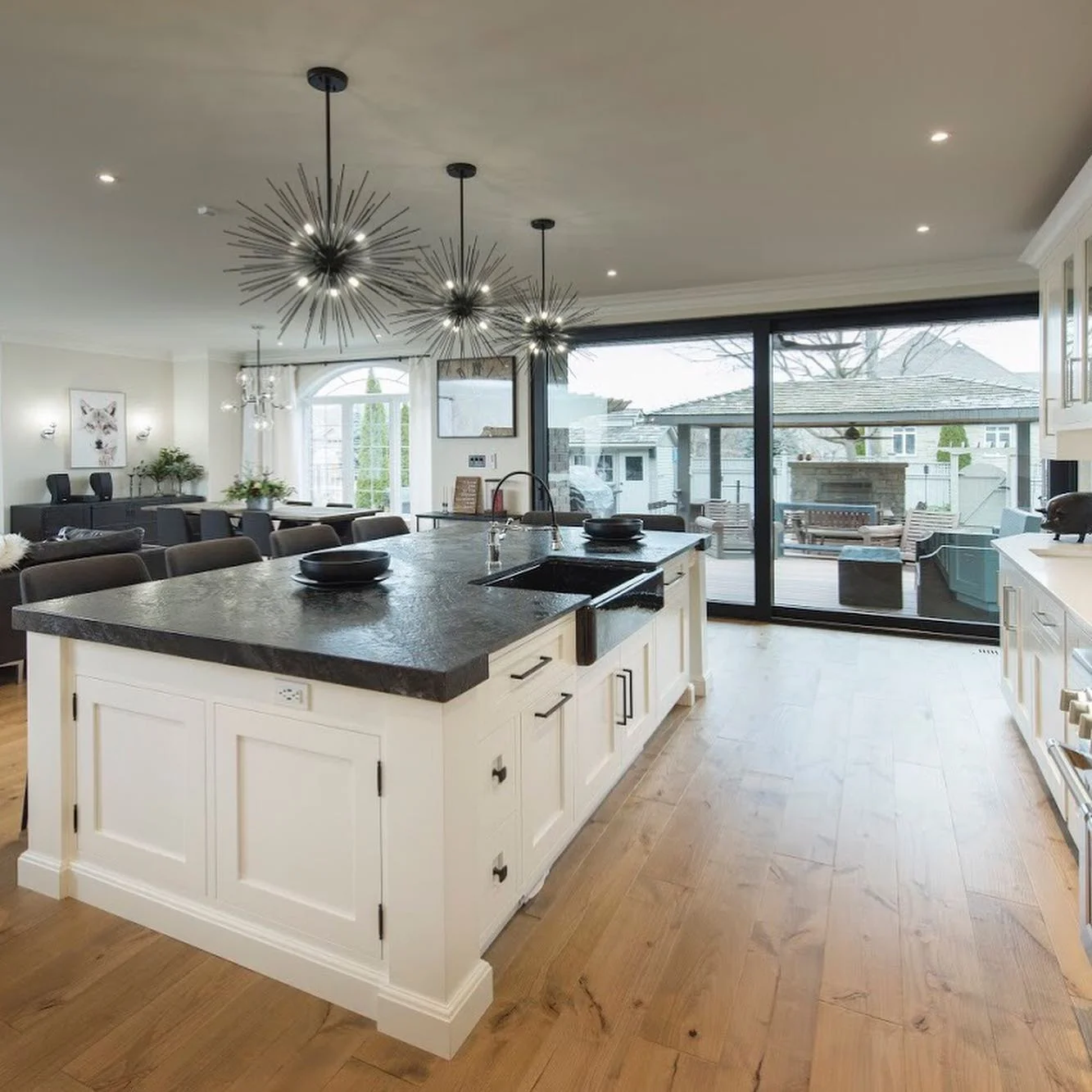 Island Kitchen - Image 1