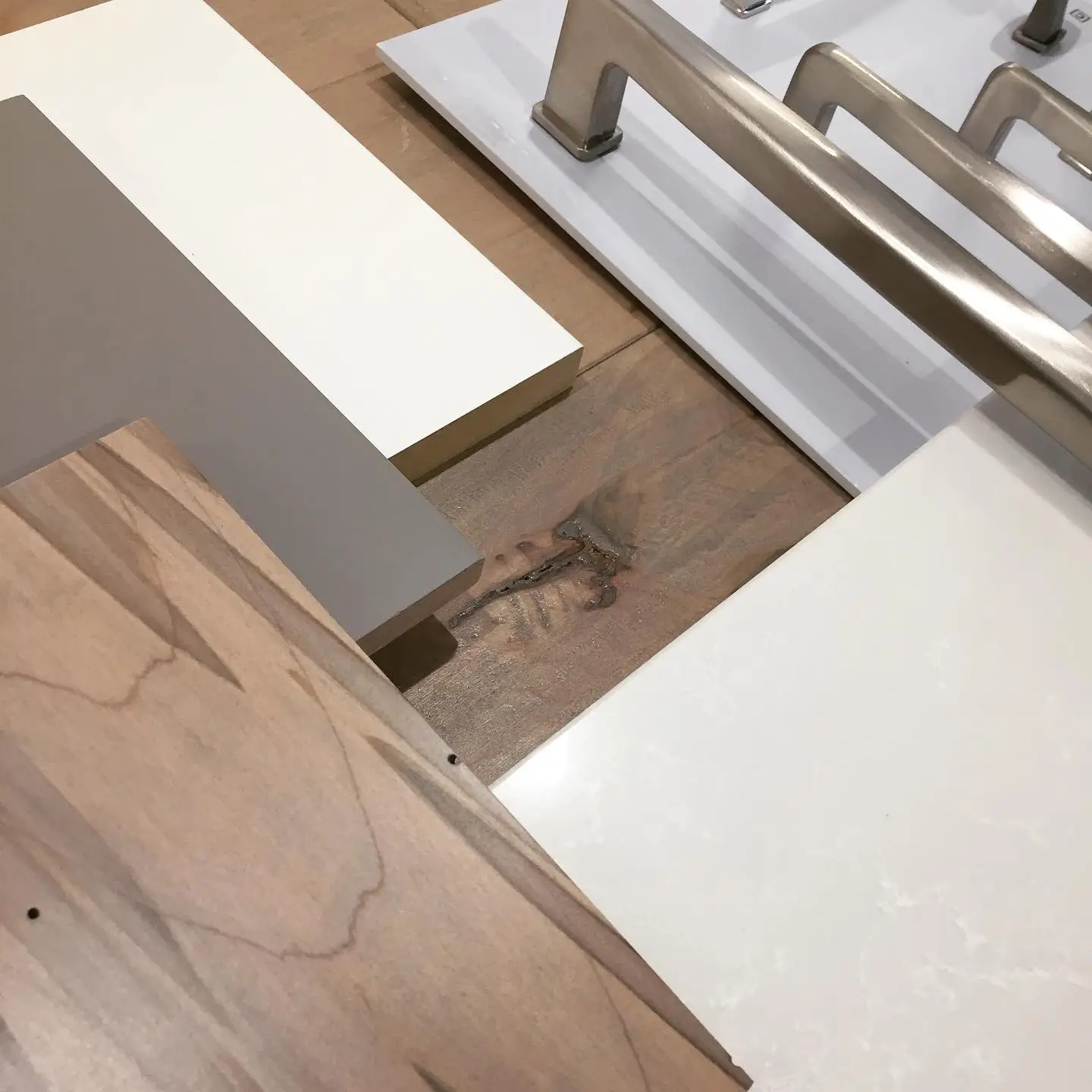 Coastal Kitchen Material Selection - Image 1