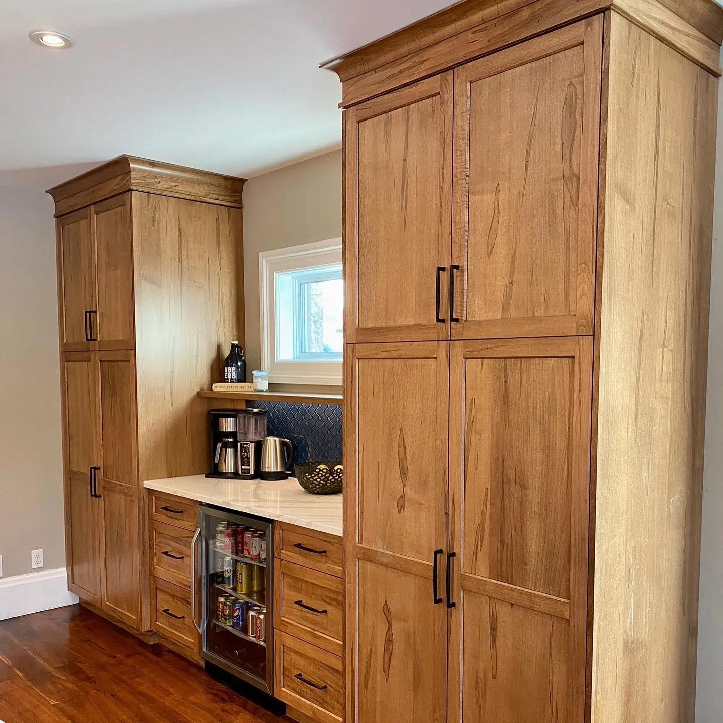 Traditional Maple Island Kitchen - Image 2
