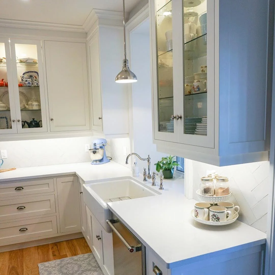 Traditional Island Kitchen - Image 2