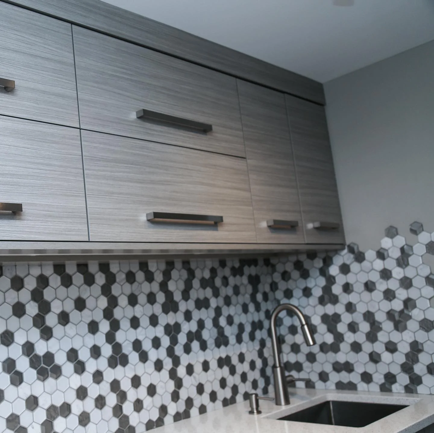 Minimalist Concrete Pulls Laundry - Image 3