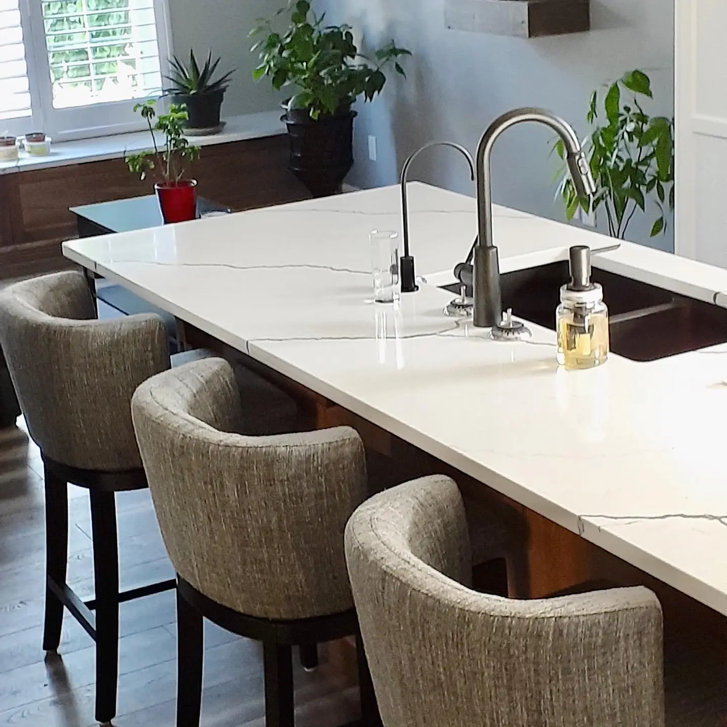 Maple Island Kitchen - Image 3