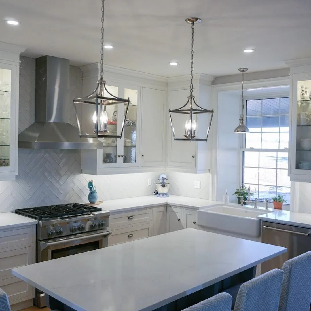 Traditional Island Kitchen - Image 5