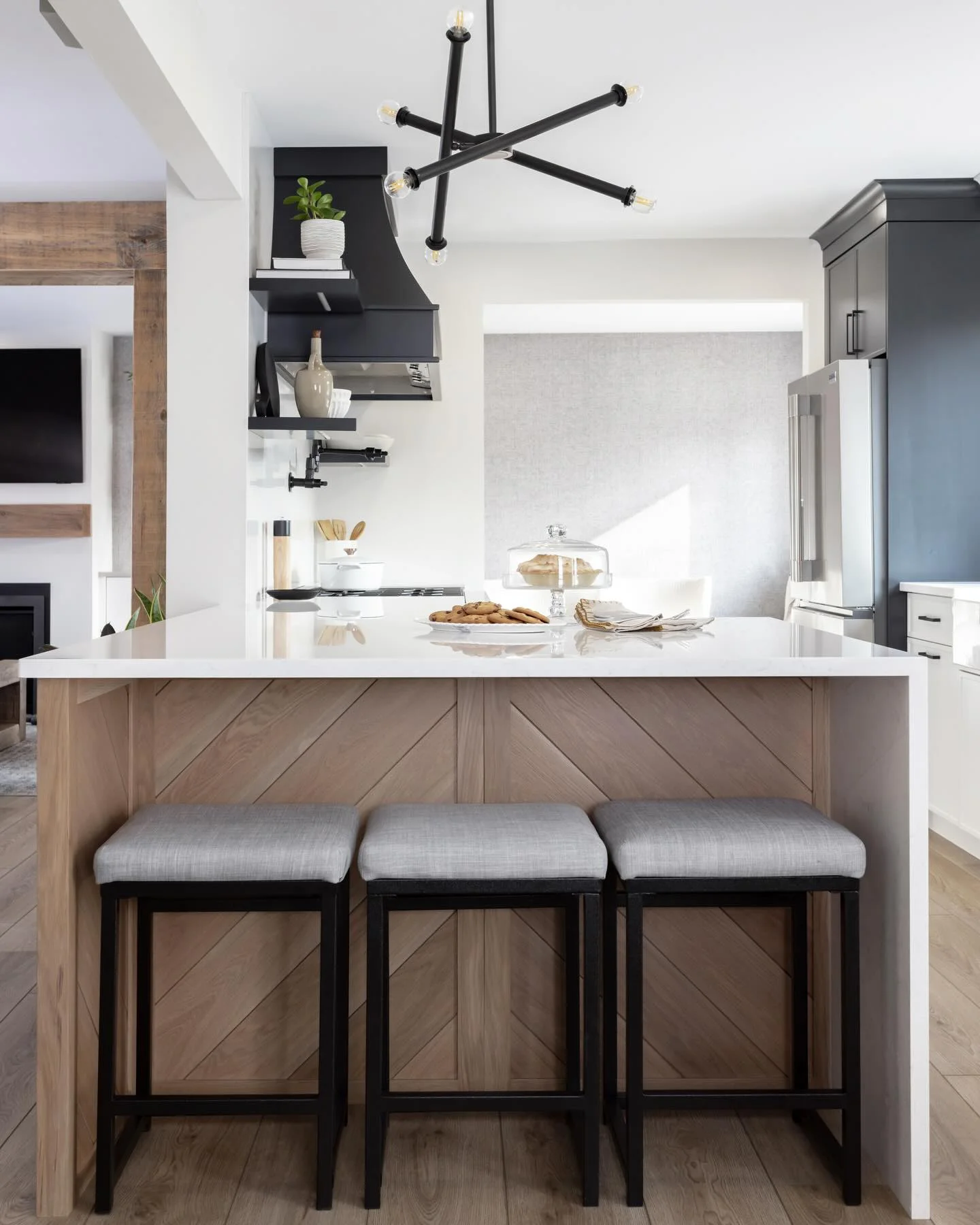 White Oak & Painted Kitchen - Image 6