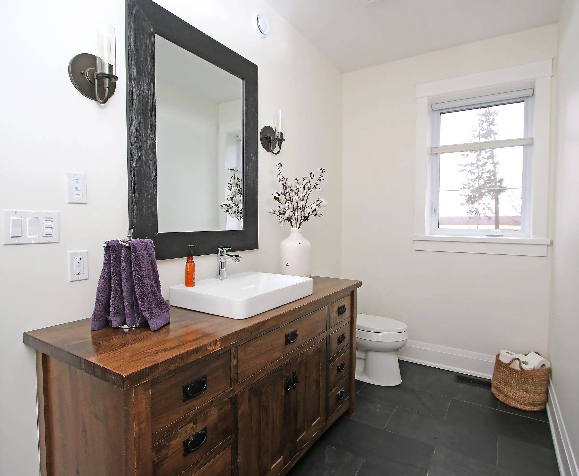 Bathroom & Vanities - Image 23