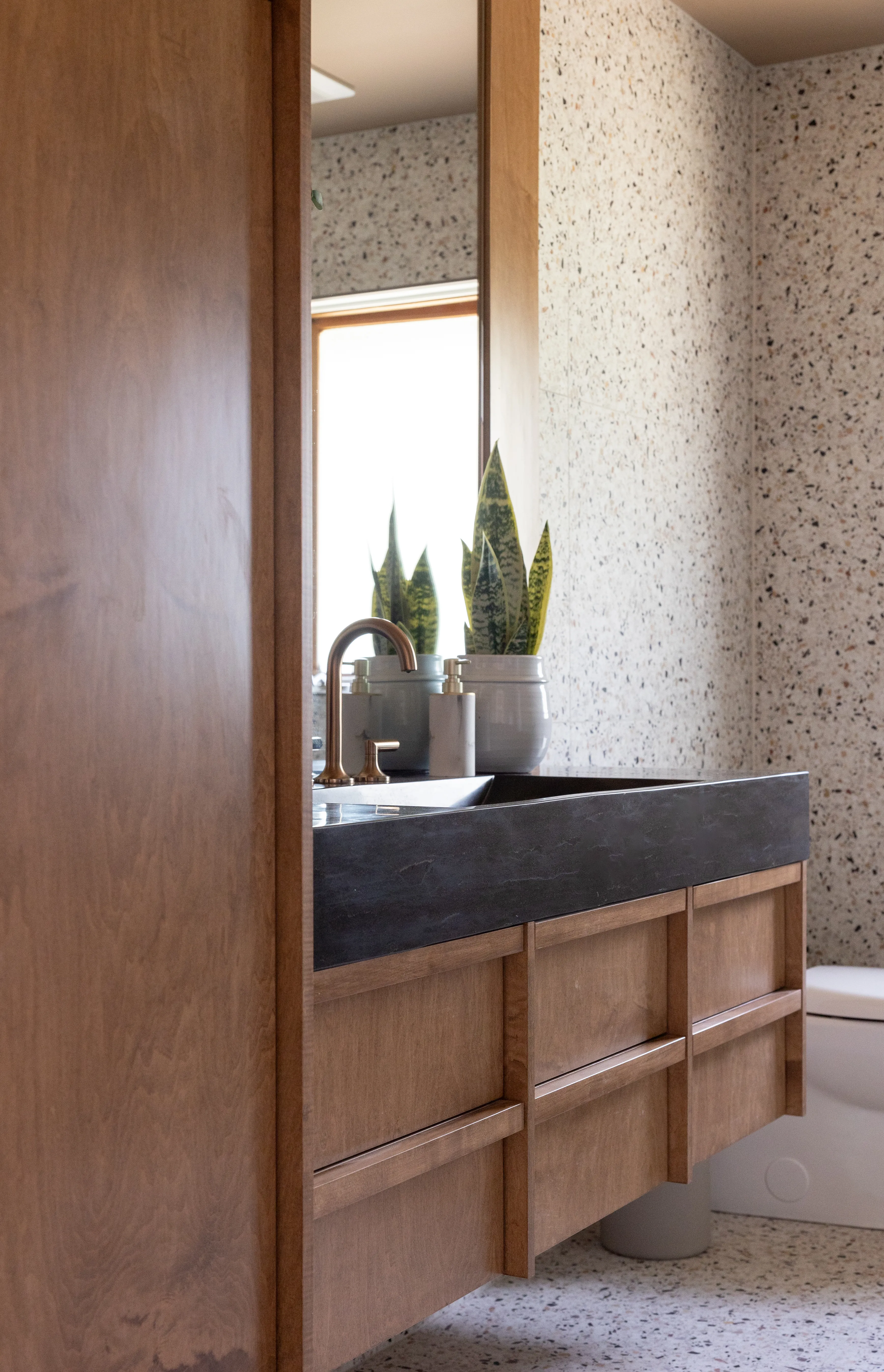 Bathroom & Vanities - Image 12